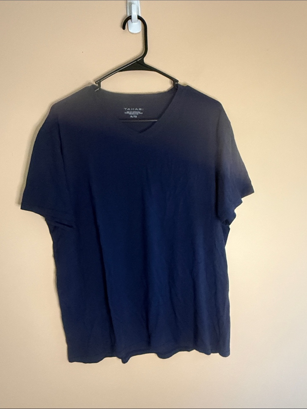 Tahari Men’s Navy Blue V-Neck Short Sleeve Tee